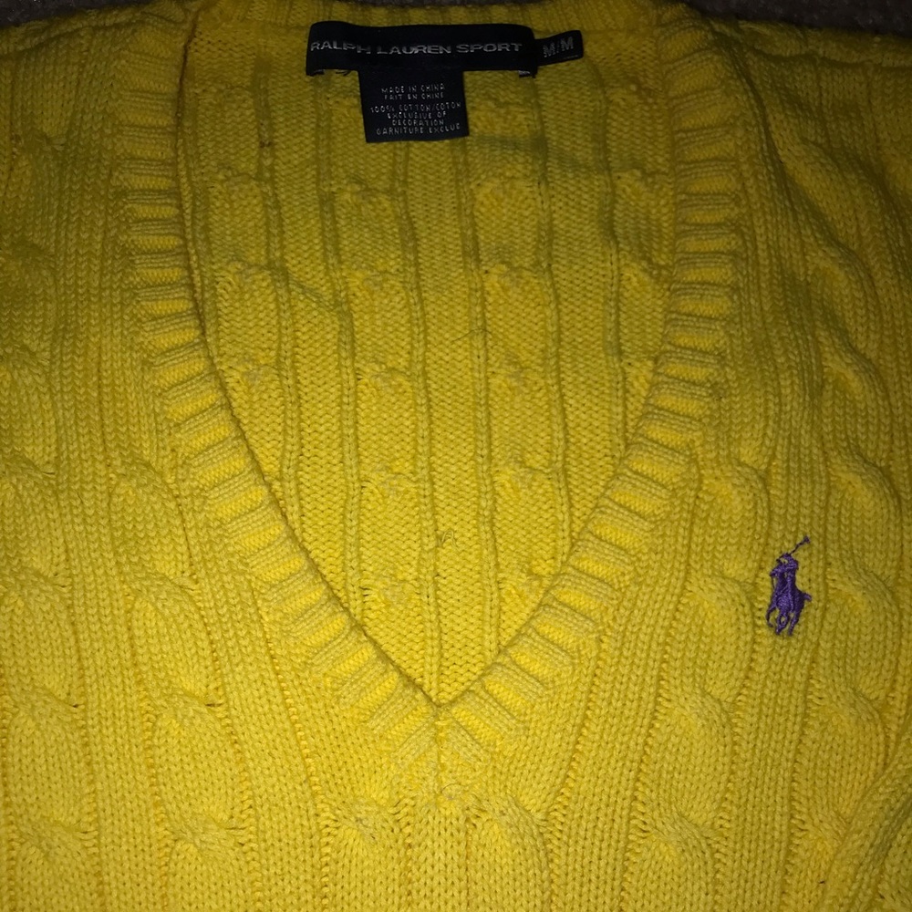 Cable knit vneck sweater
